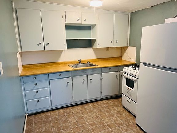 4th image of 820 E 3rd Ave APT 3