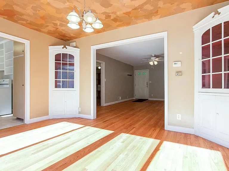 330 N Franklin Ave — Photo 6