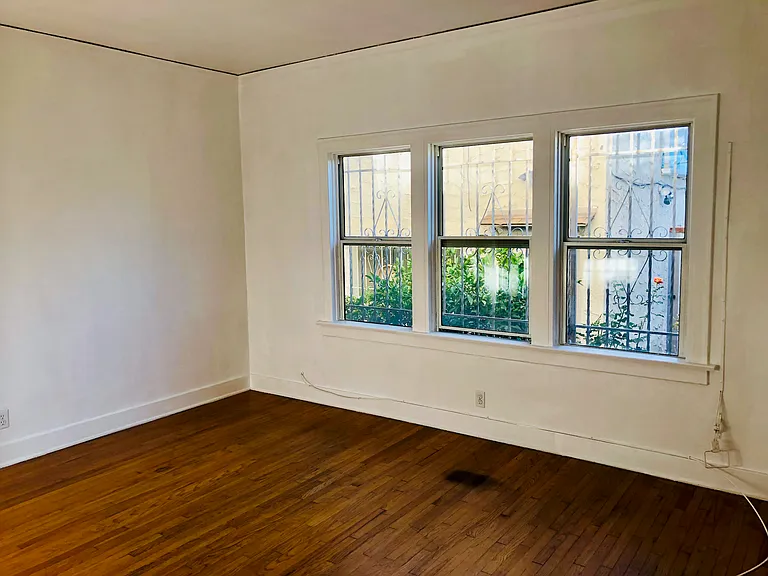 177 S Sycamore Ave #175.5 — Photo 2