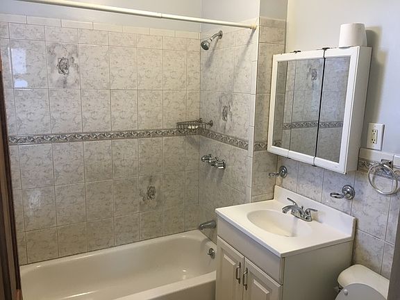3rd image of 4053 W Armitage Ave