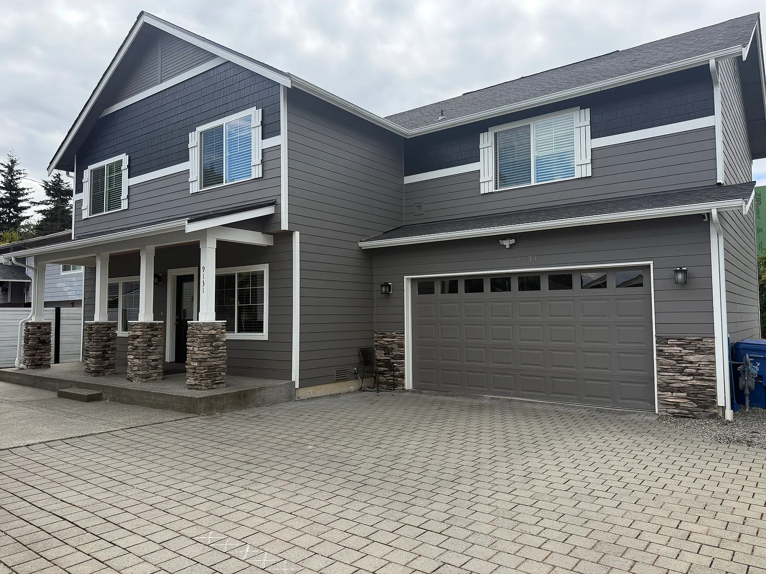 4 bed, 2.5 bath, 2560 sqft, $5,300 — Photo 1