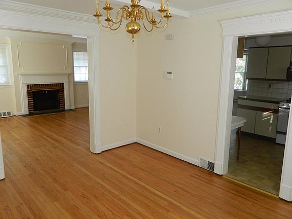 4th image of 1515 N Hills Ave