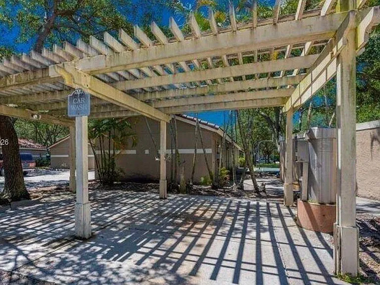 1725 Palm Cove Blvd #10 — Photo 4
