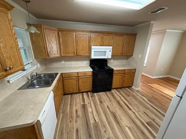 1302 Dale St — Photo 5
