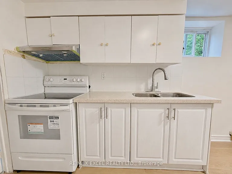 39 Commons Dr #LOWER — Photo 2