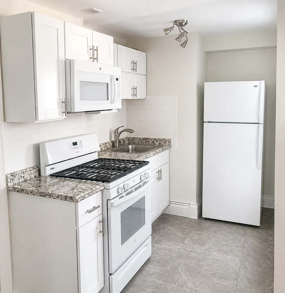3 bed, $1,600 — Photo 2