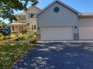 3786 Sunbury Dr, Woodbury, MN 55125
