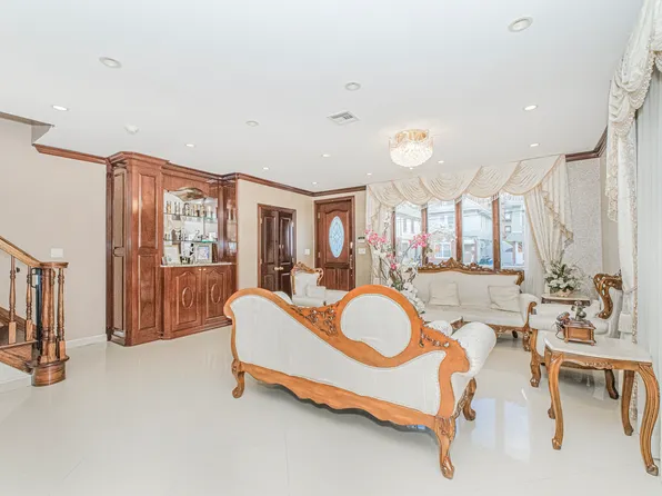 1764 East 17th Street image 5 of 45