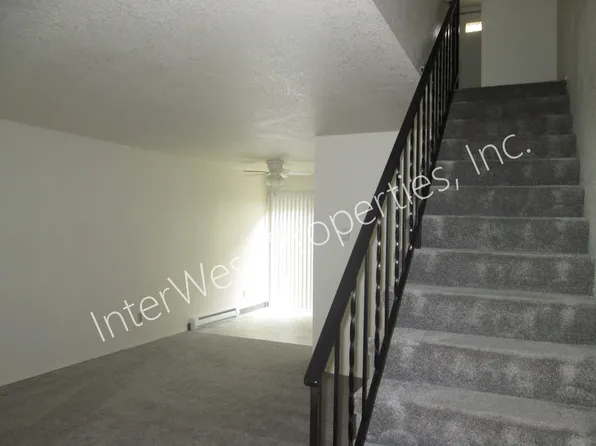 16705 NE Halsey St APT 110, Portland, OR 97230