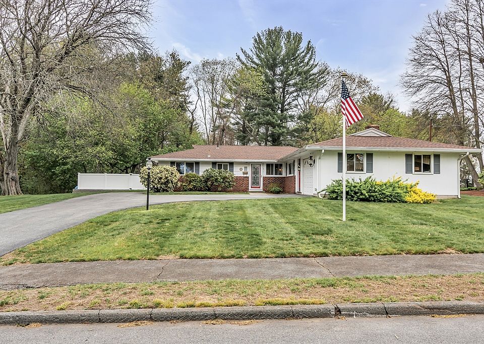 1st image of 26 Reservoir Dr