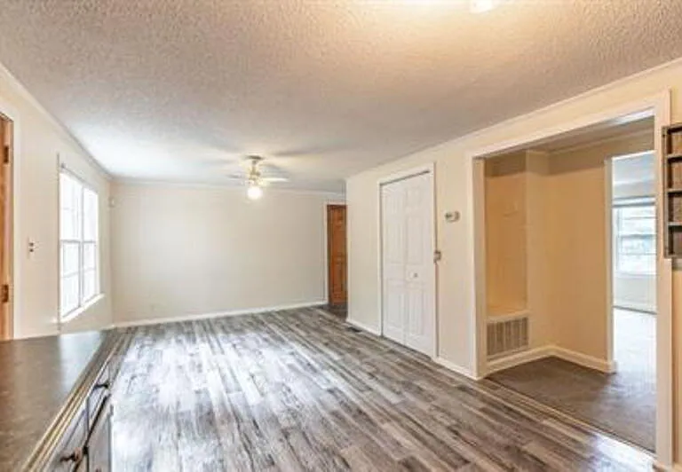 885 S Stephens St — Photo 29