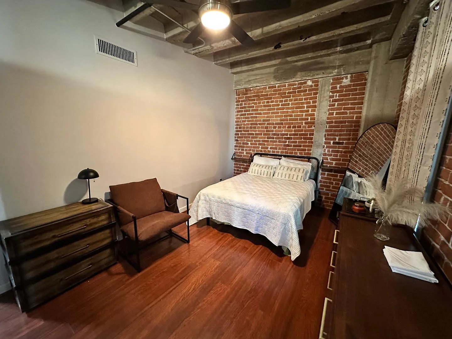 1 bed, 1.0 bath, 837 sqft, $2,899 — Photo 3