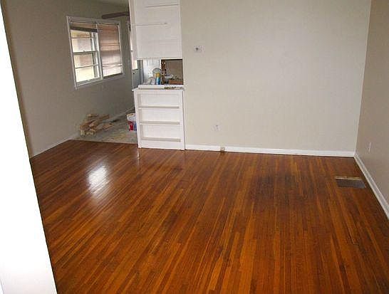 3rd image of 4042 28th Ave S