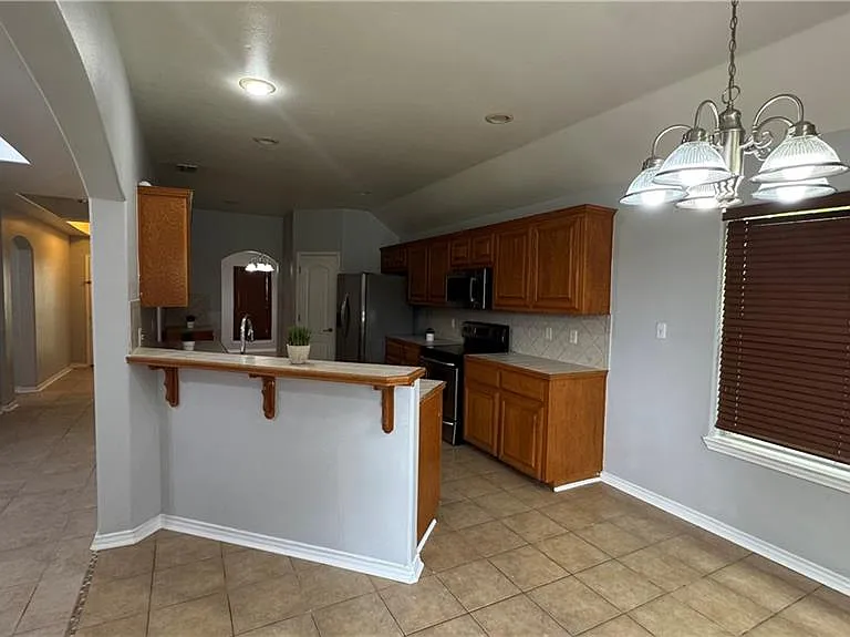 3405 Santa Monica — Photo 6