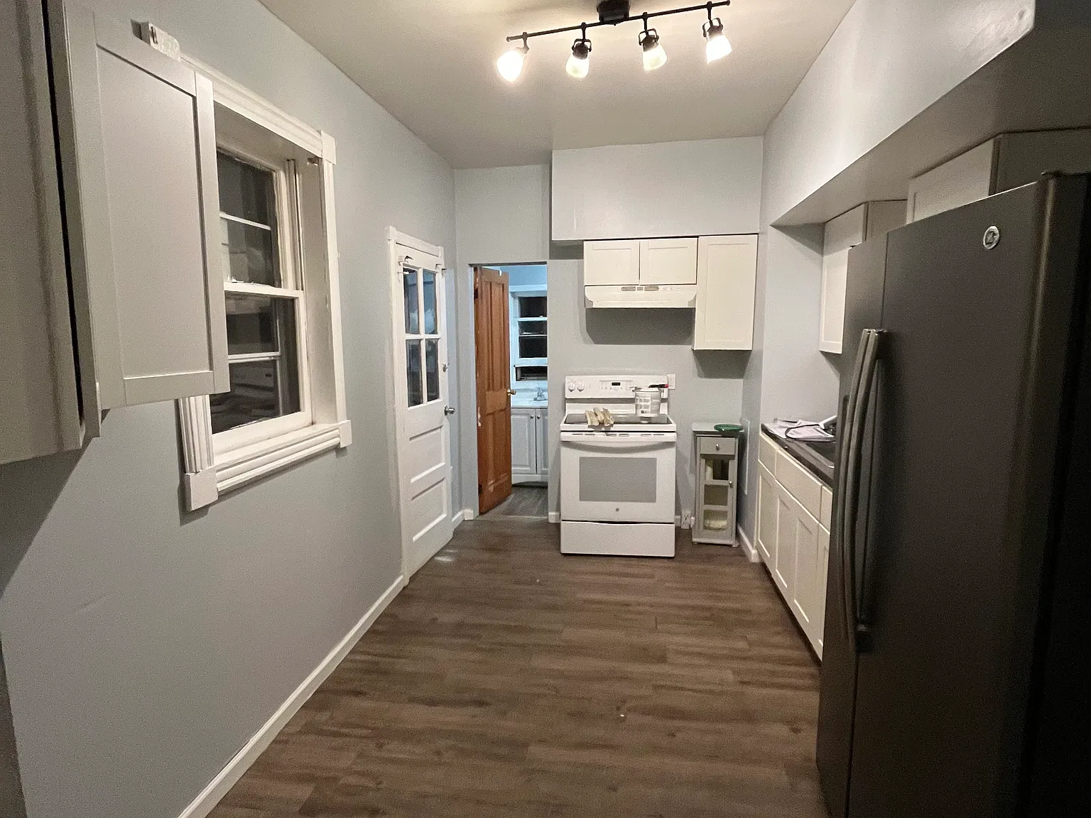 3 bed, 1.5 bath, 1435 sqft, $1,950 — Photo 4