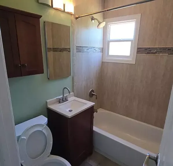 1113 Grandin Ave — Photo 3