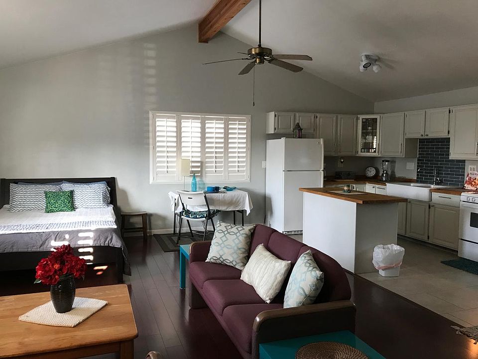 Oceanside Beach Studio Living