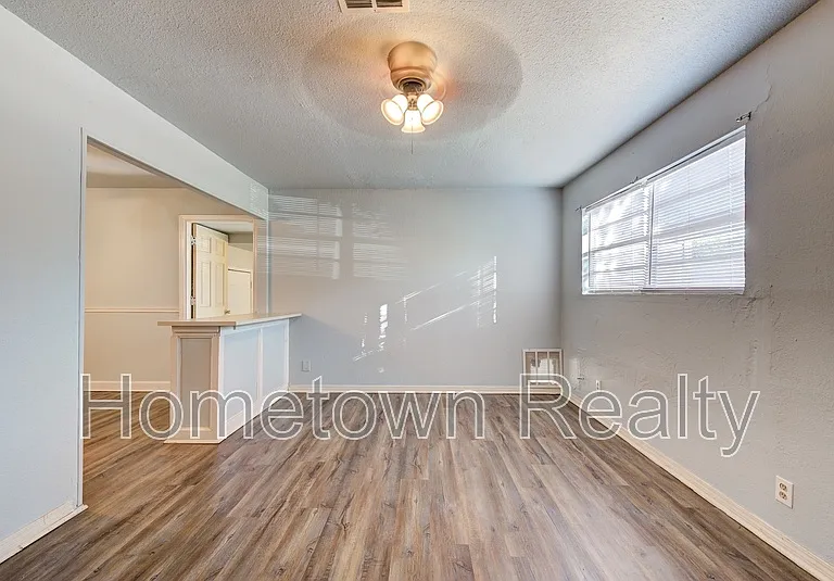 9809 N McKinley Ave — Photo 8