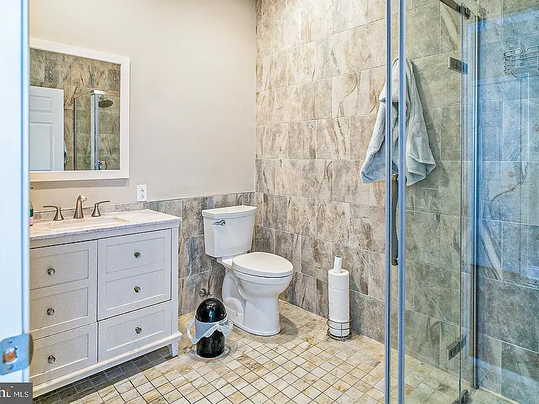 715 Sansom St #2F — Photo 5