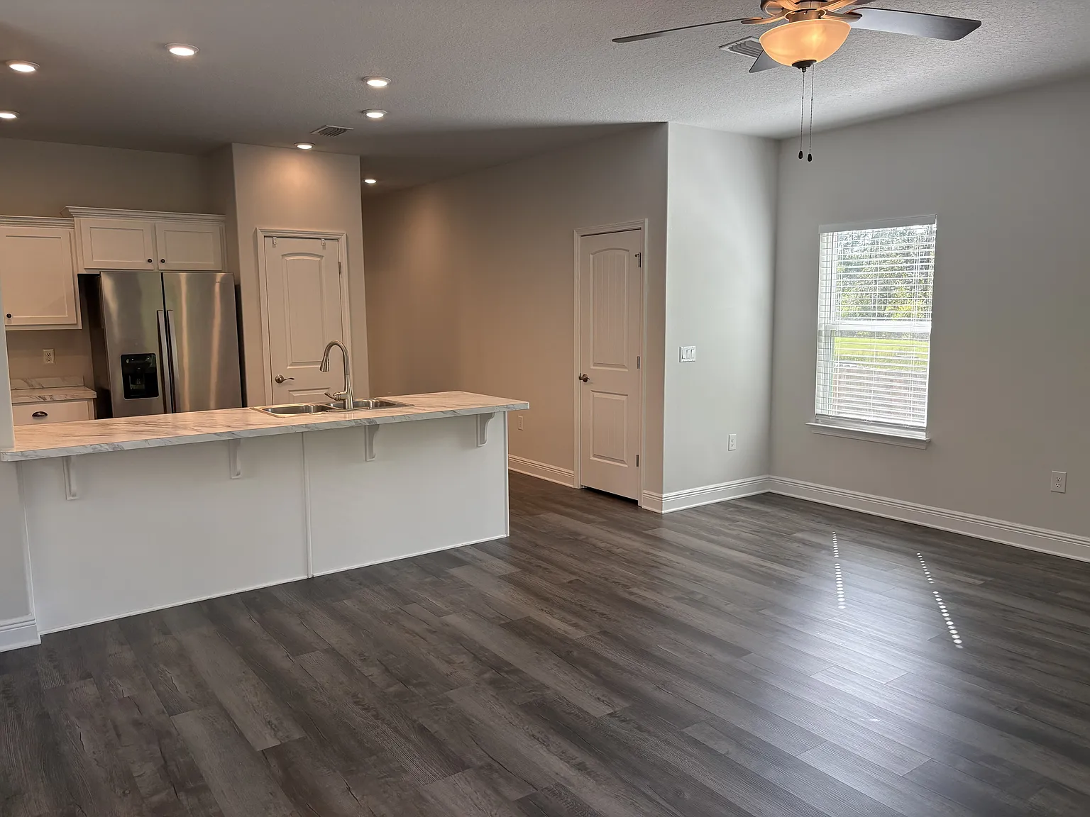 3 bed, 1821 sqft, $2,095 — Photo 2