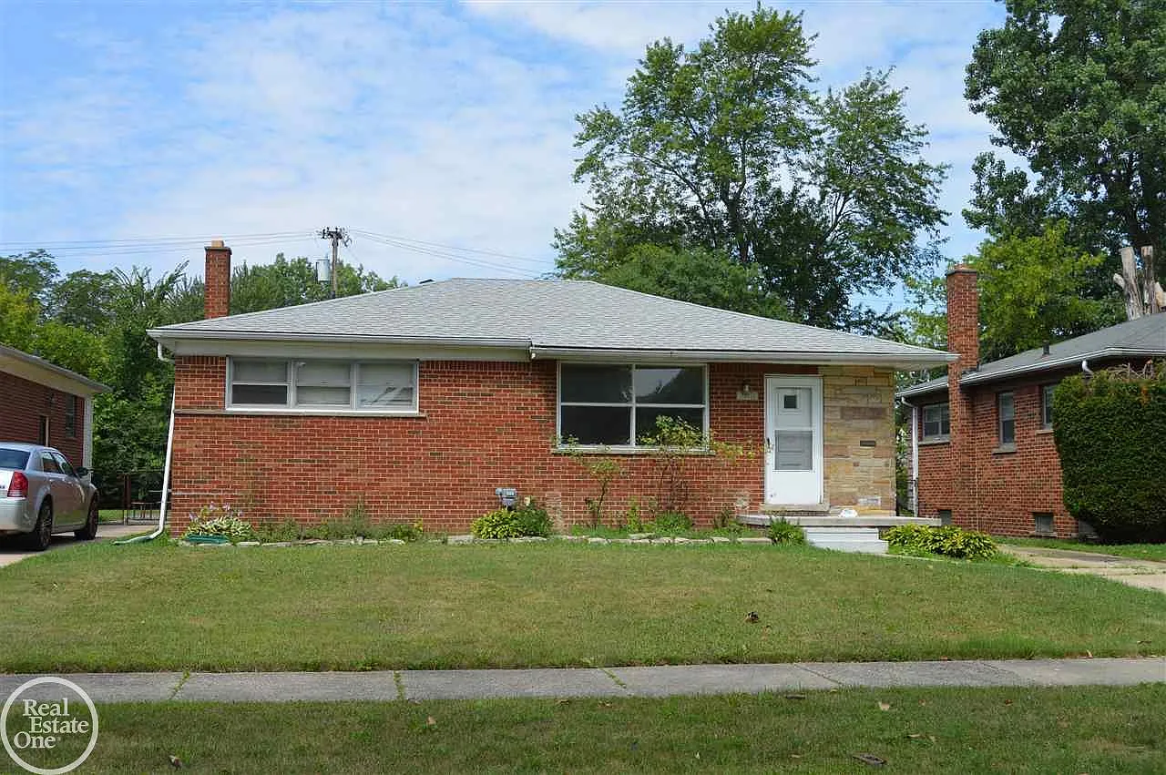 22171 Kenosha St photo 1