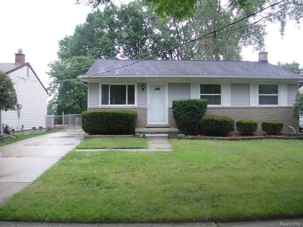 37258 Carpathia Blvd, Sterling Heights, MI 48310