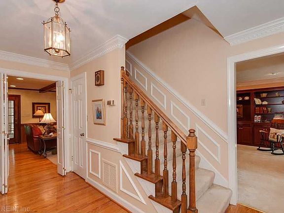 2nd image of 949 Upper Hastings Way