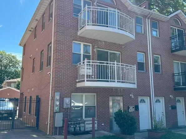 143-22 Beech Avenue image 2 of 20