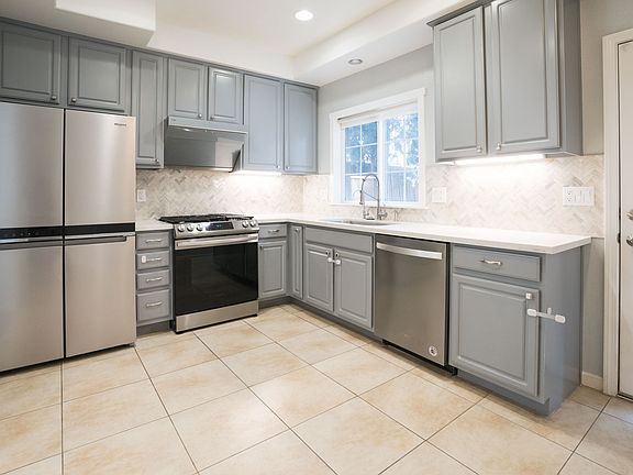 5th image of 719 Paula Ct