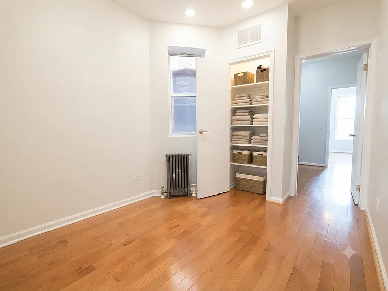 213 Hull St #2R — Photo 7