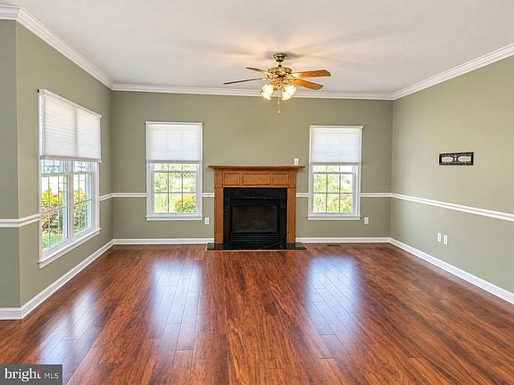3rd image of 1005 Eastbourne Ct