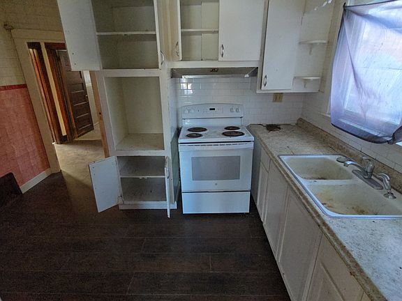 3rd image of 2115 E Remington St