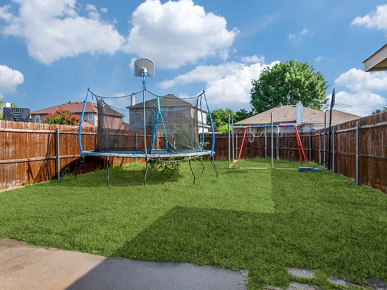 704 Fleming Dr — Photo 12