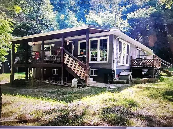 120 Spradling Ln, Elkview, WV 25071