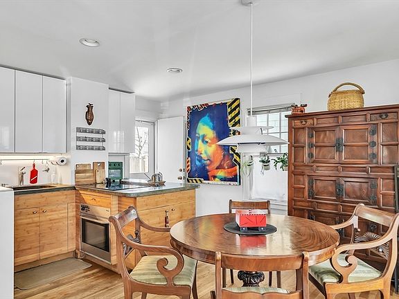 4th image of 239 Mount Auburn St