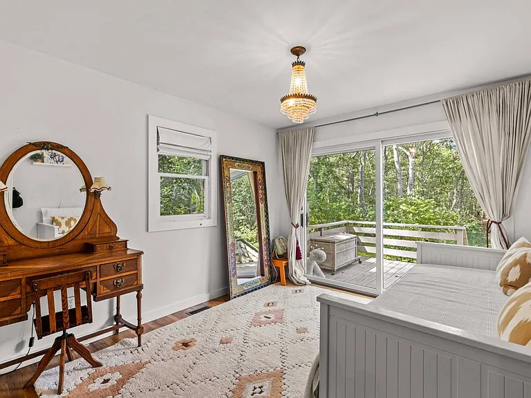 813 Edge Of Woods Rd — Photo 13