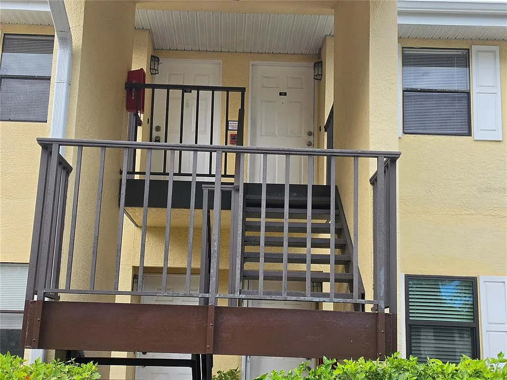 2 bed, 2.0 bath, 910 sqft, $2,400 — Photo 4