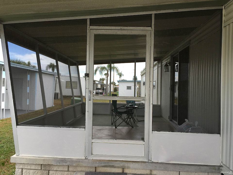 Nice screen lanai