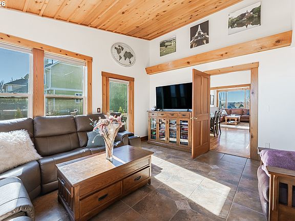 5th image of 1780 SW 18th St