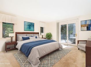 23 Chimney Crest Ln, Bristol, CT 06010