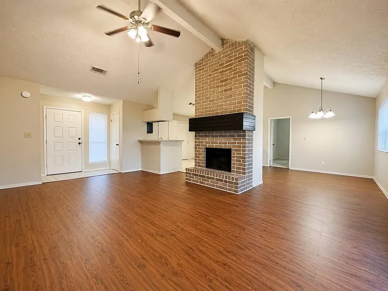 21227 Park Mount Dr — Photo 3