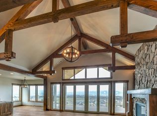 1095 Fawn Hills Cir, Medford, OR