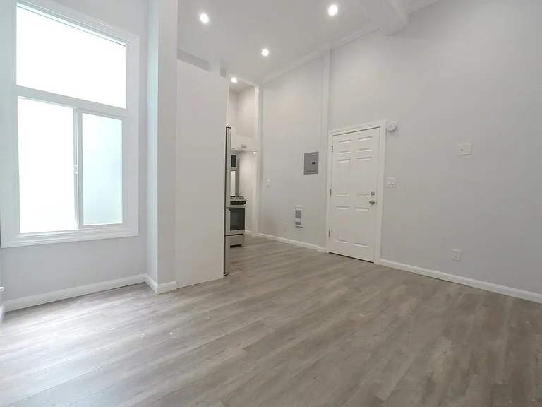 518 7th St #3 — Photo 3