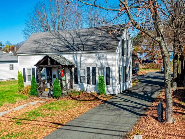 92 South Main Street, Newport, NH 03773