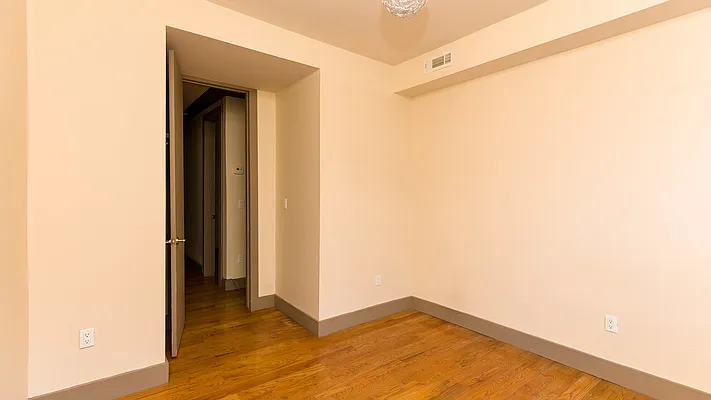 Rented by Nooklyn NYC LLC | media 18