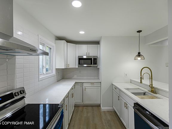 2nd image of 3084 Briarwood Dr