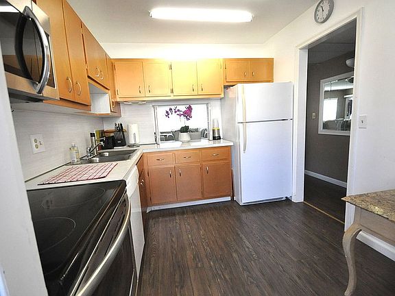 5th image of 400 NE 20th St APT C108