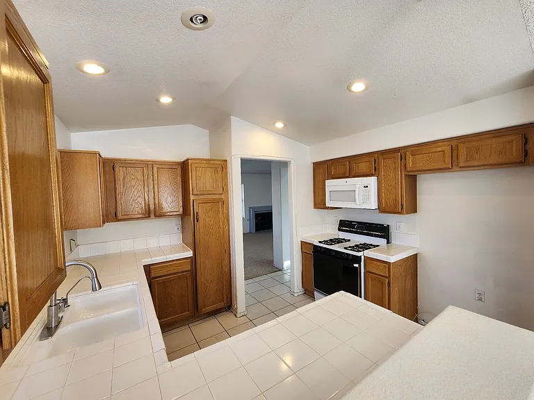 1720 Navarre Ln — Photo 12