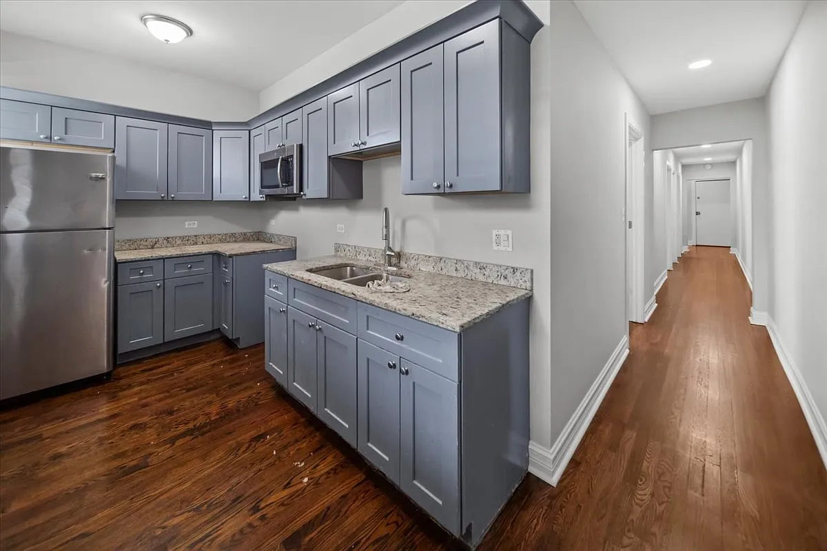 3 bed, 1050 sqft, $1,795 — Photo 2