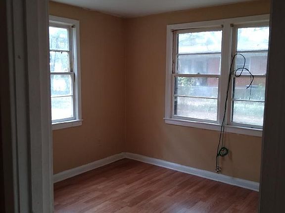 5th image of 1520 N Z St